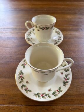 World Bazaars Holly Berry holiday tea cups and saucers (set of 2)